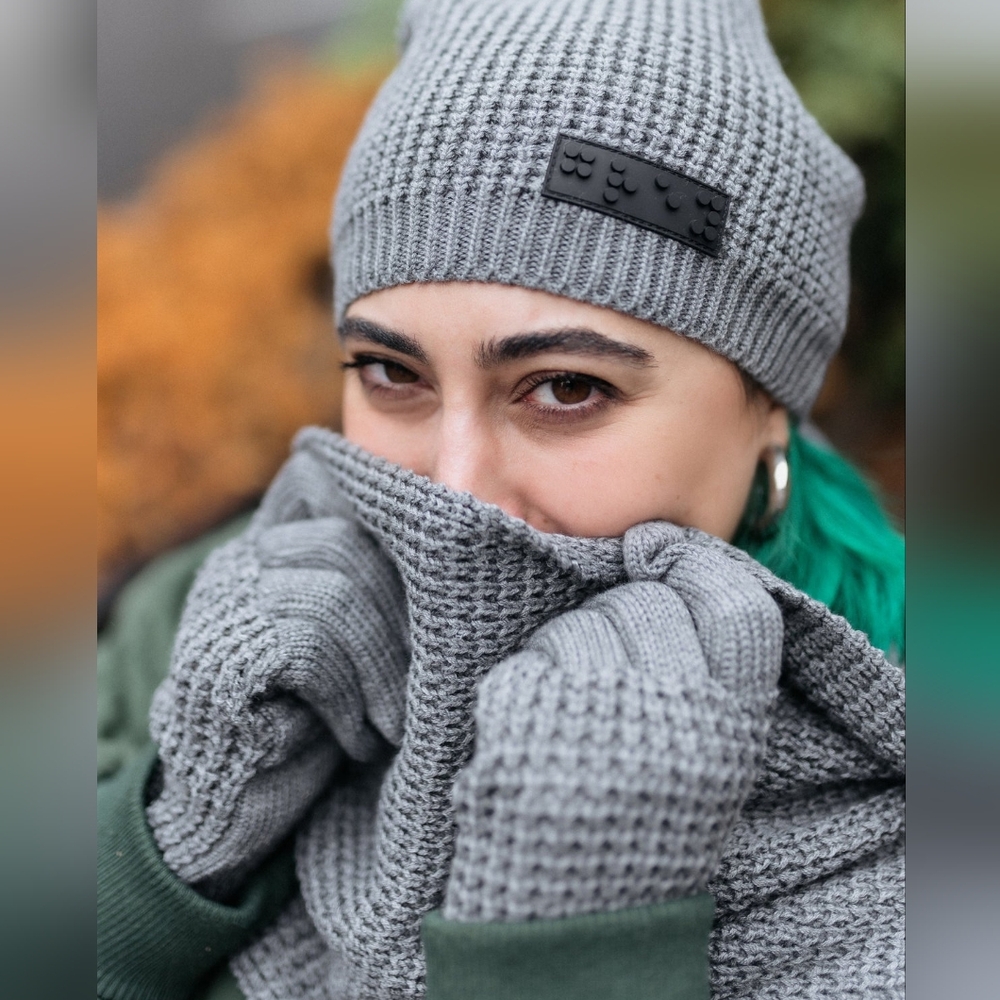Two Blind Brothers Gray Knit Scarf